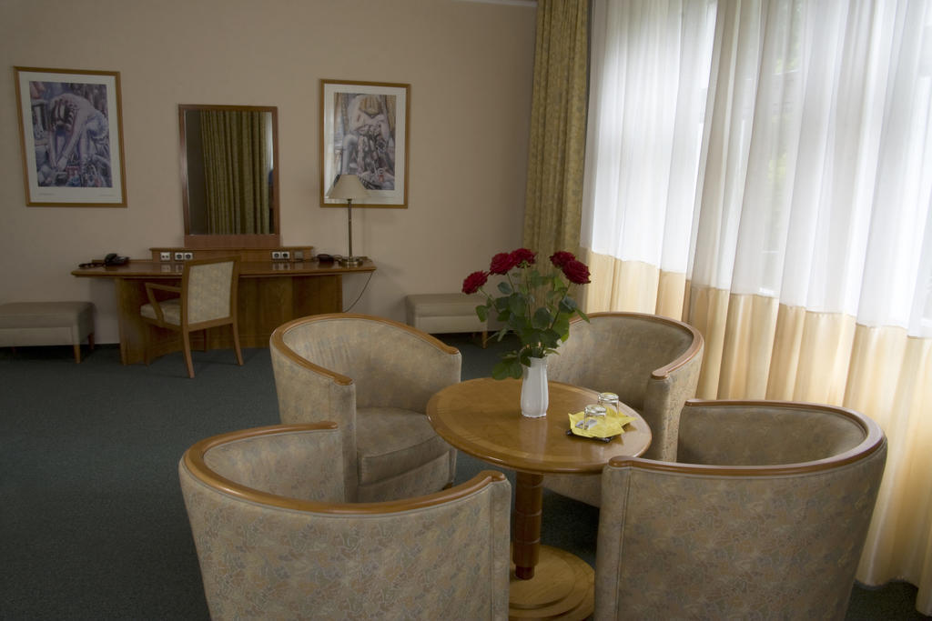 Františkovy Lázně Dr. Adler Spa & Kurhotel מראה חיצוני תמונה