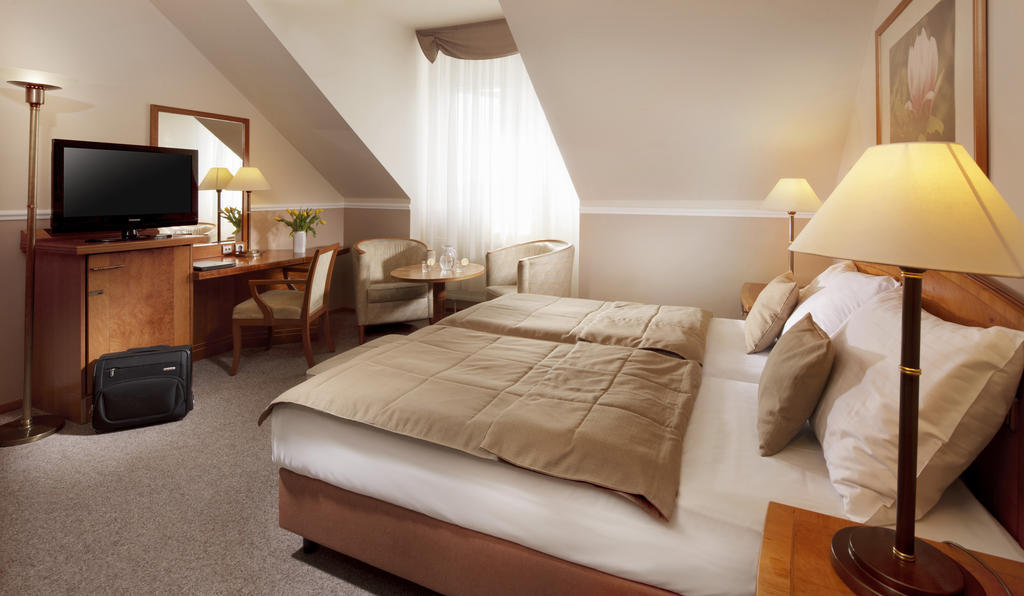 Františkovy Lázně Dr. Adler Spa & Kurhotel חדר תמונה