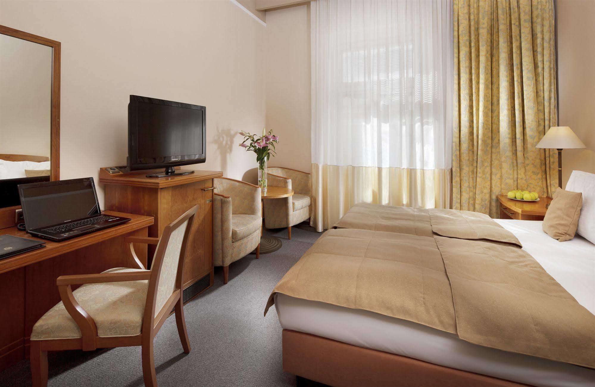 Františkovy Lázně Dr. Adler Spa & Kurhotel מראה חיצוני תמונה